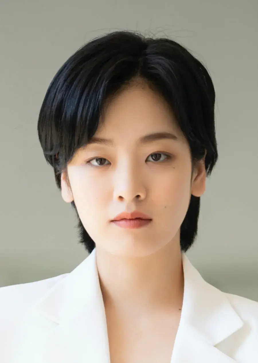 بیوگرافی Lee Joo Young