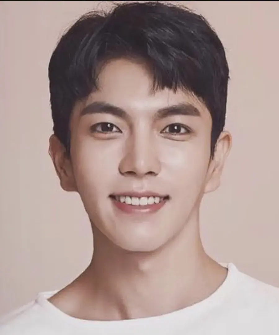 بیوگرافی Kim Joo Young