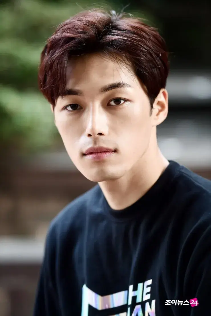 بیوگرافی Lee Hyeong Seok