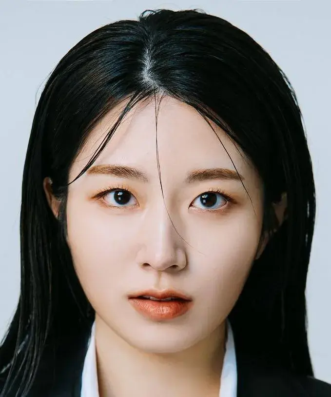 بیوگرافی Lee Han Ju