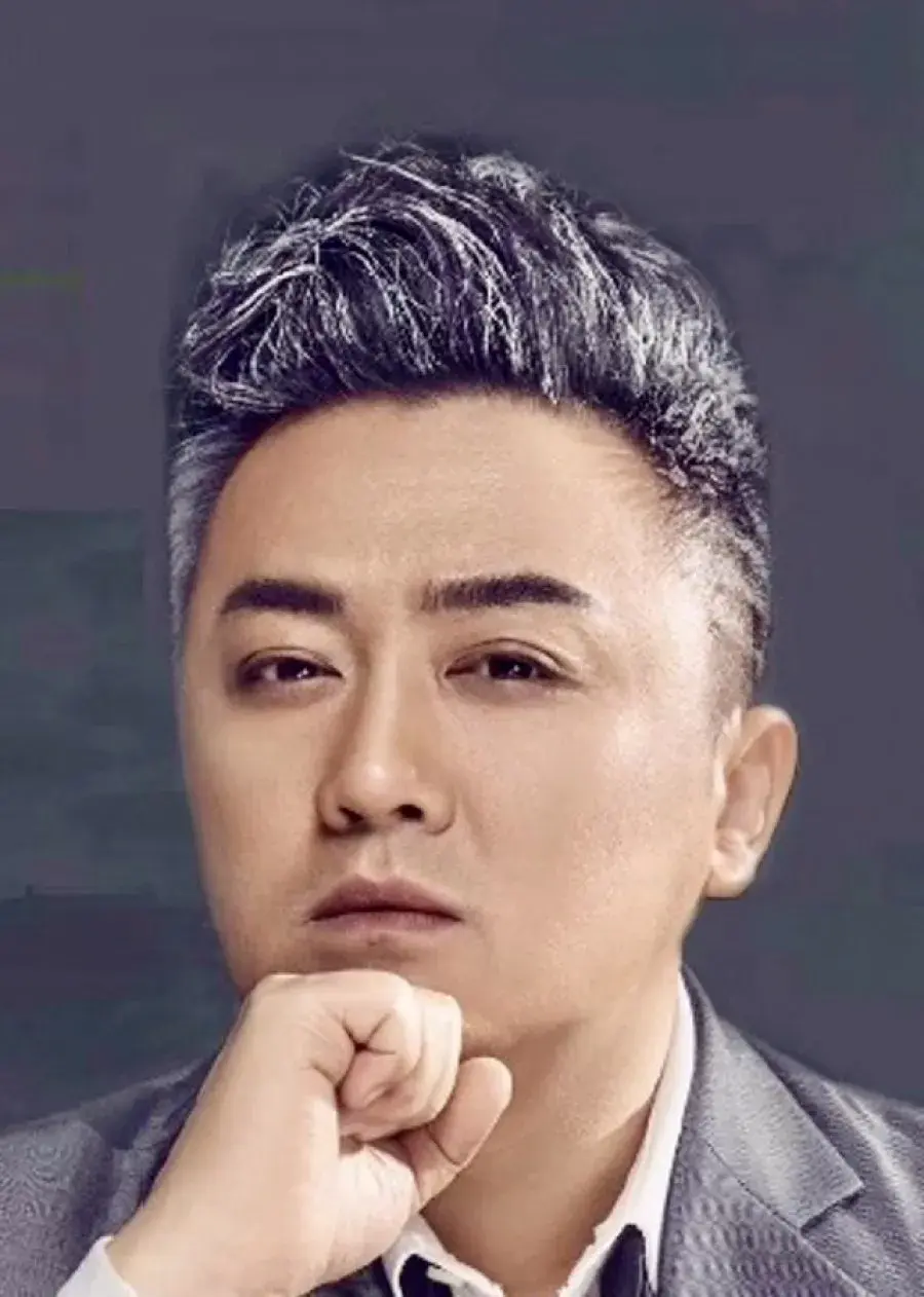 بیوگرافی Xue Yi Lun