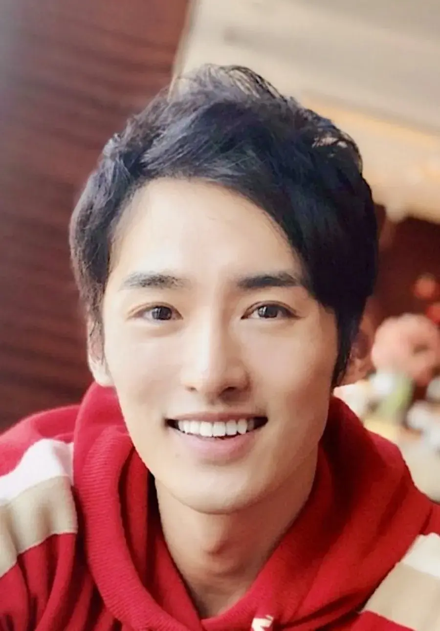 بیوگرافی Qin Xiao Fei