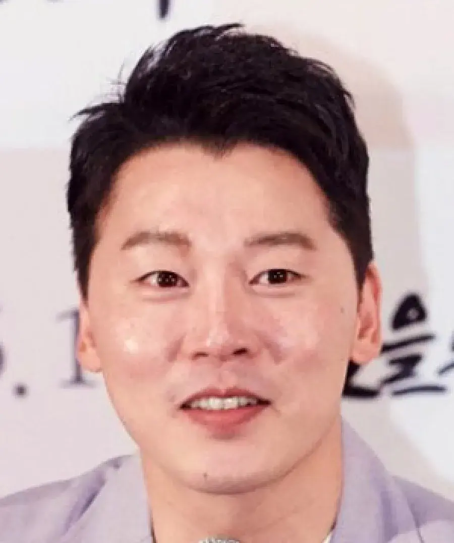بیوگرافی Kim Hyo Myung