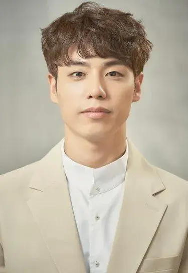 بیوگرافی Na Hyun Woo