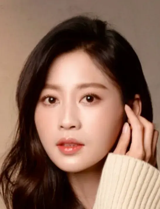 بیوگرافی Kim Ah Ra
