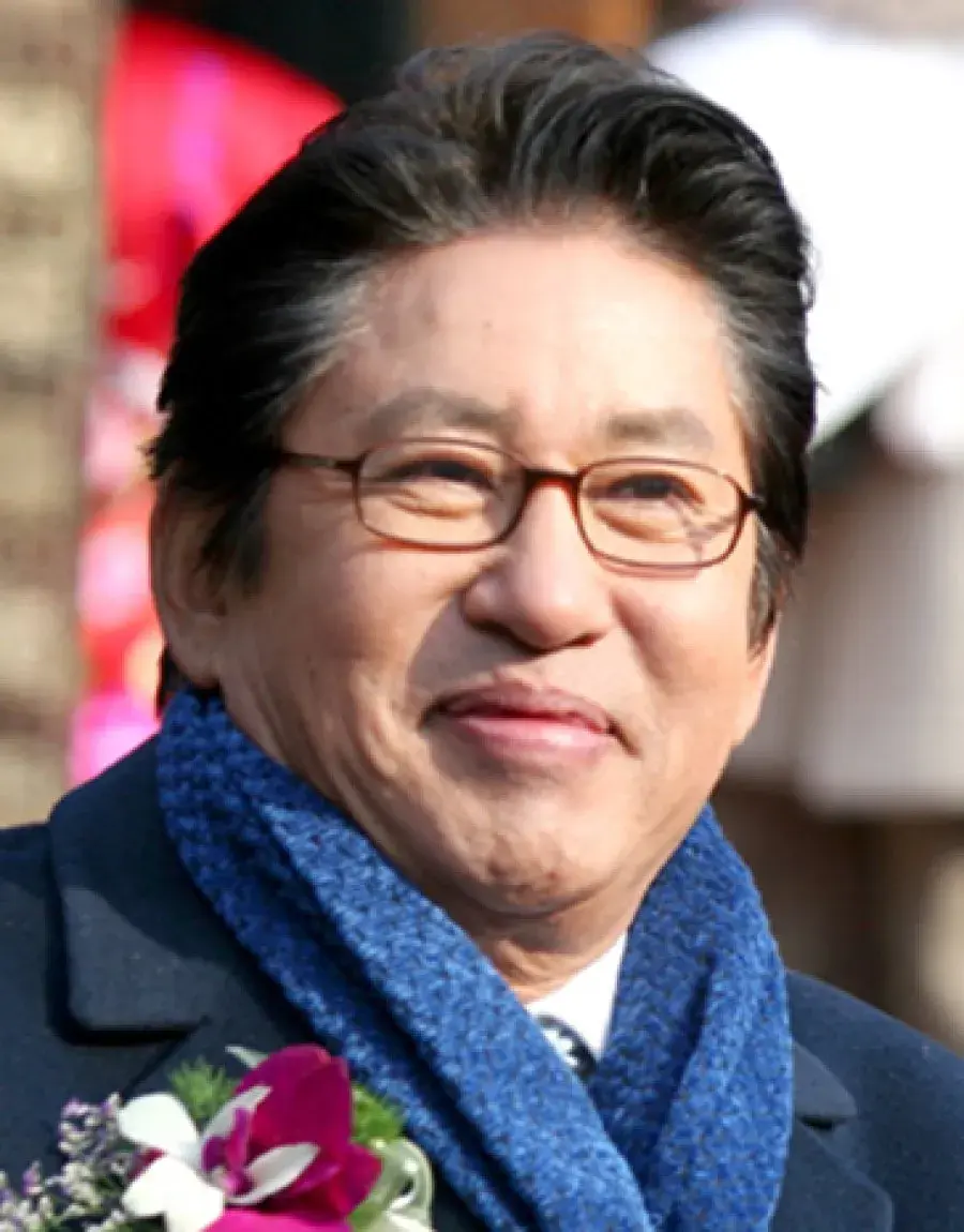بیوگرافی Kim Yong Gun
