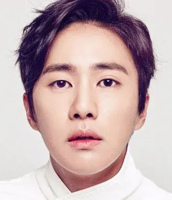 بیوگرافی Lee Myung Hoon
