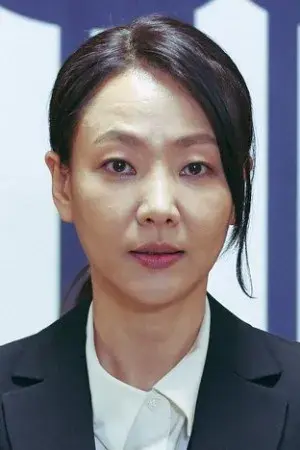 بیوگرافی Yoon Ji Ryun