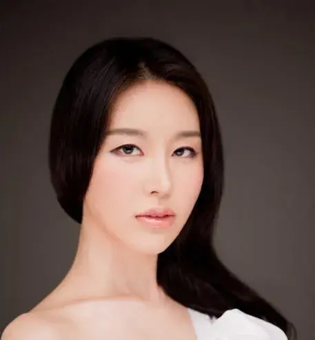 بیوگرافی Lee  Ae Rin
