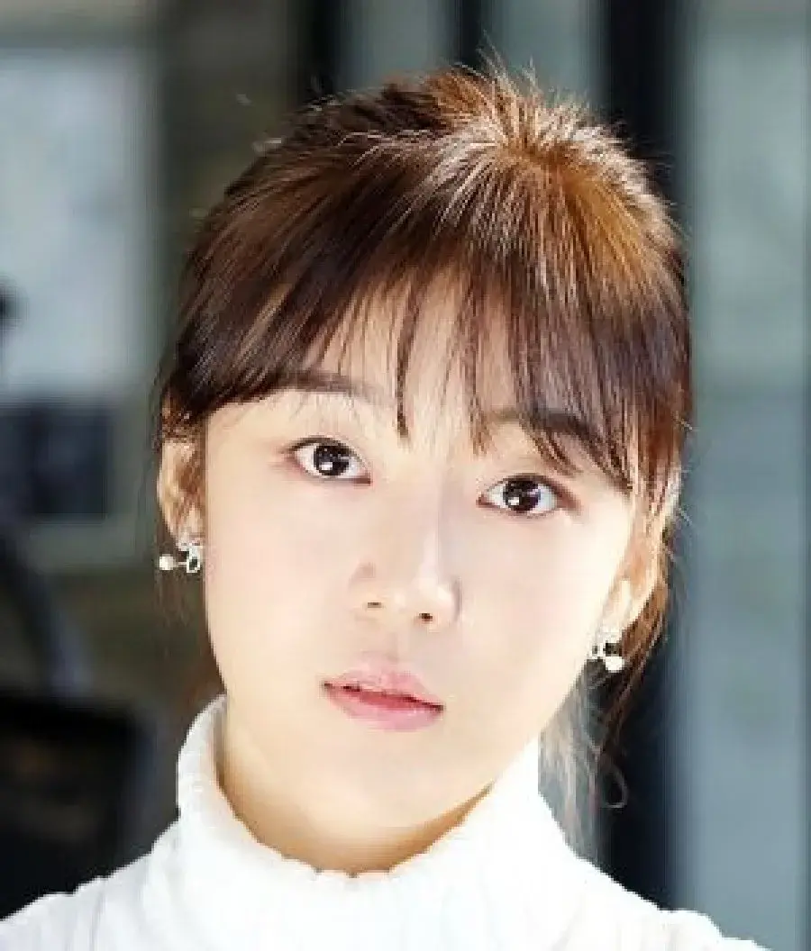 بیوگرافی Kang Ye Won
