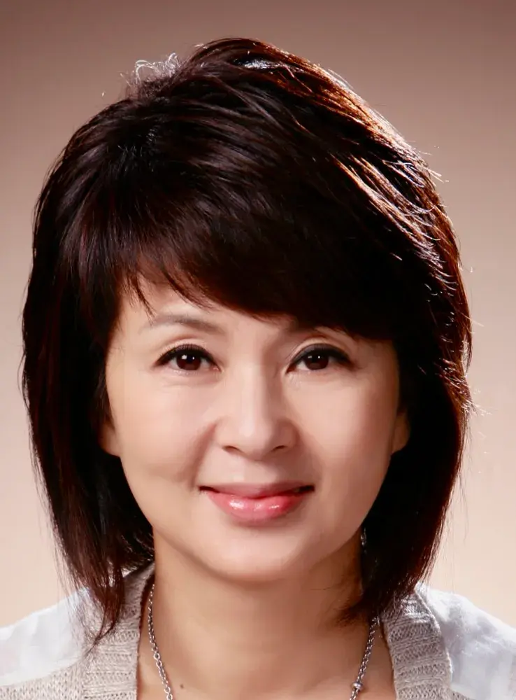 بیوگرافی Lee Yoon Hee
