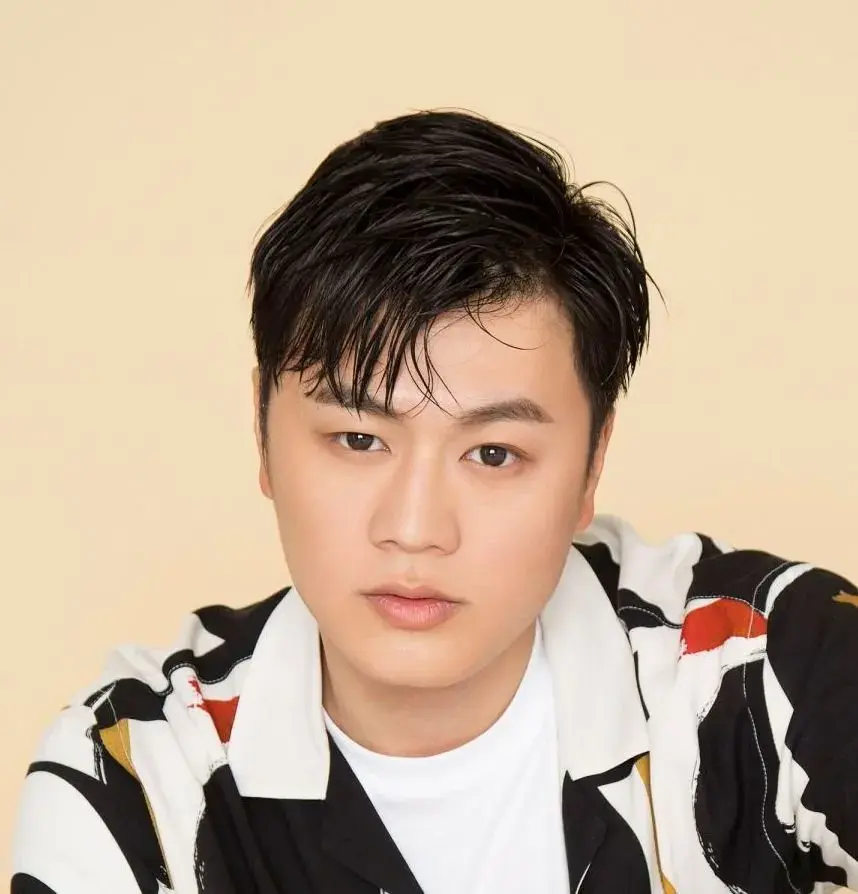 بیوگرافی Zheng Wei Zhi