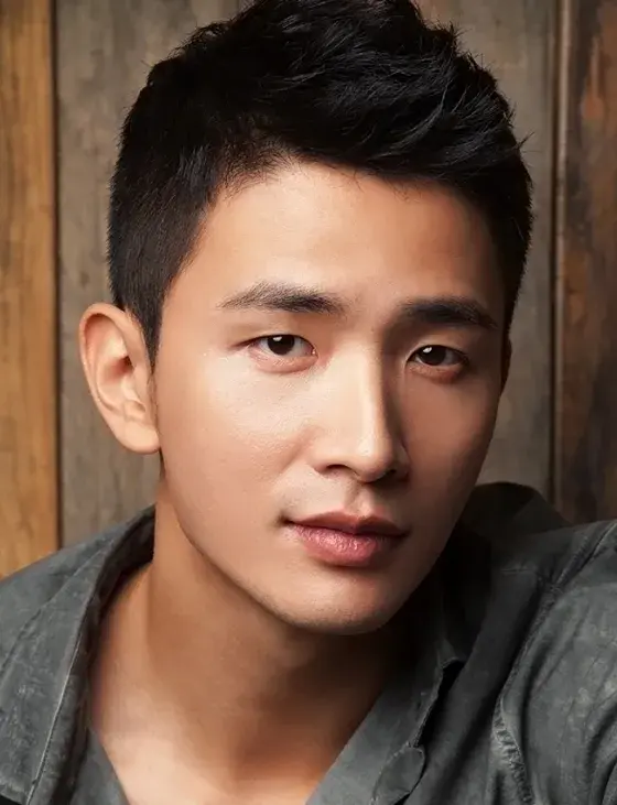 بیوگرافی Lee Yong Joo