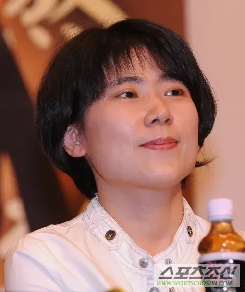 بیوگرافی Yoon Eun Kyung