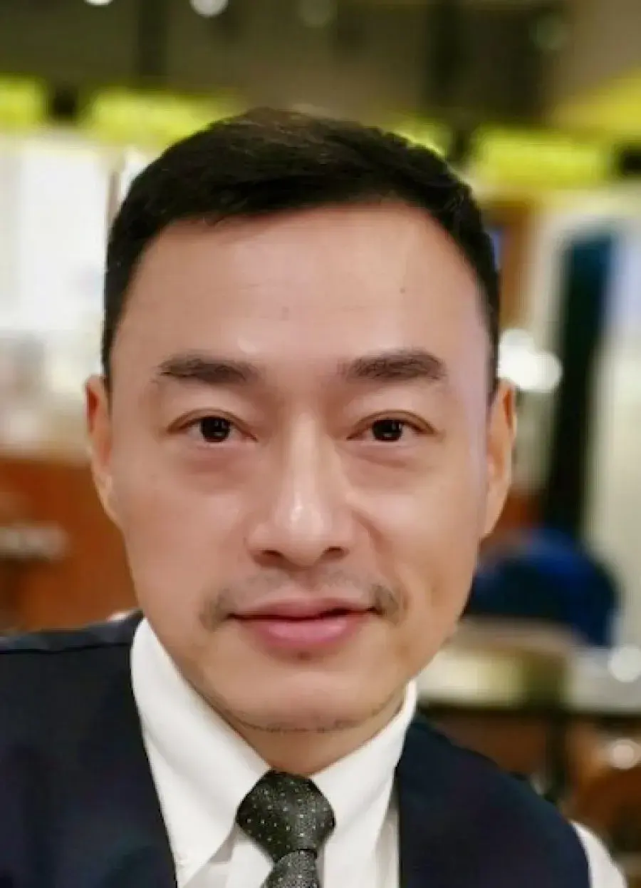 بیوگرافی Wei Yi Bo