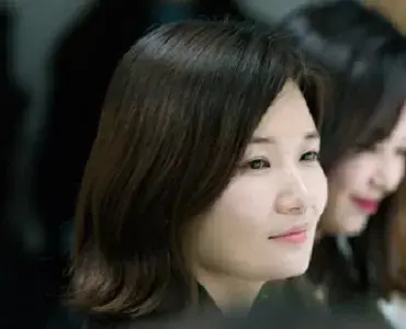 بیوگرافی Hwang Jin Young