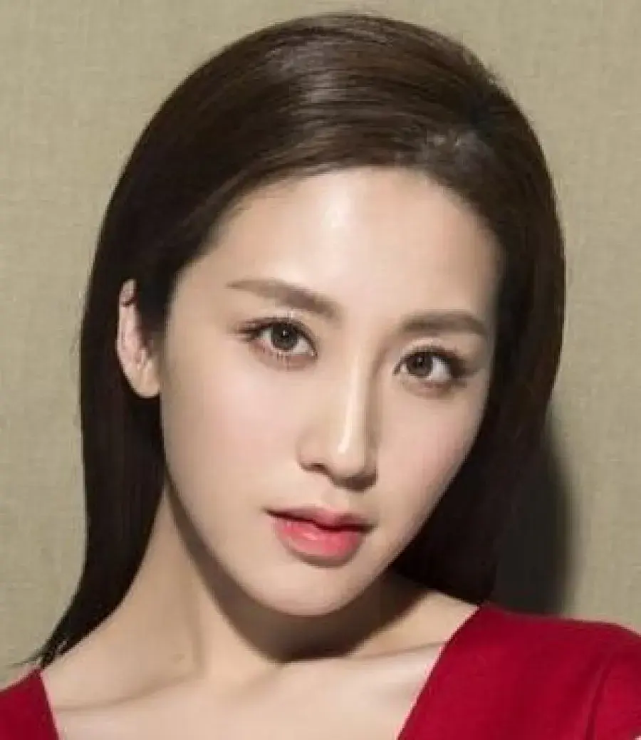 بیوگرافی Zhou Yi