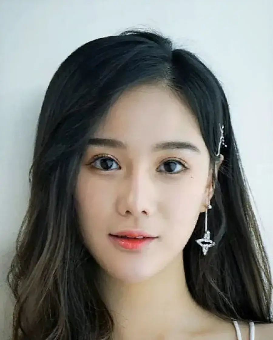 بیوگرافی Pan Yi Yi