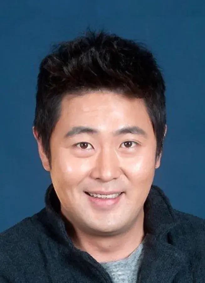 بیوگرافی Kim Young Hoon