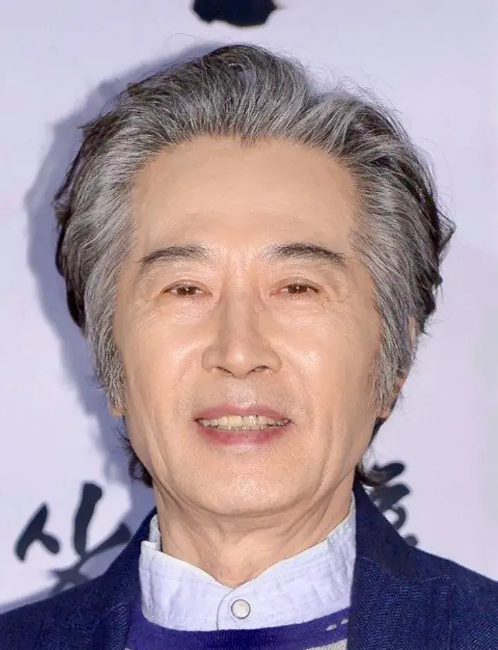 بیوگرافی Baek  Yoon Shik