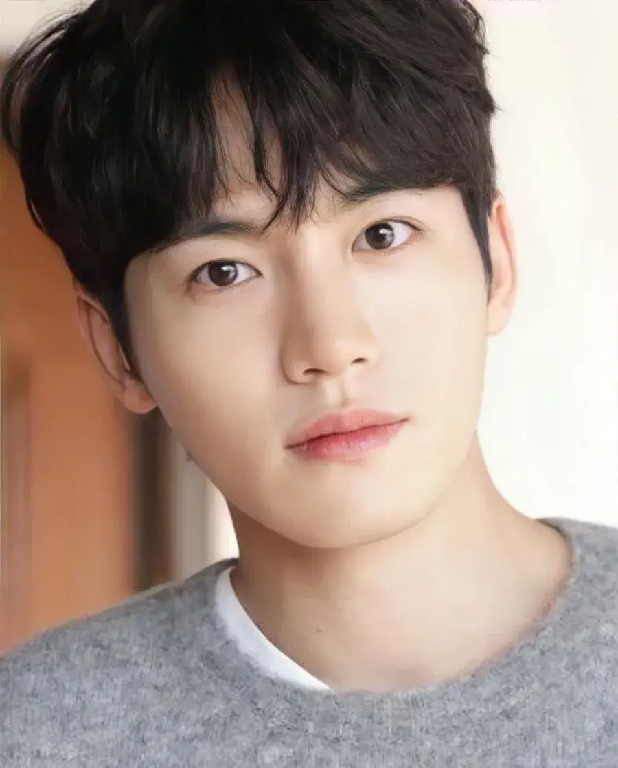بیوگرافی Kim Yoo Hwan