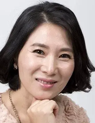 بیوگرافی Hwang Young Hee
