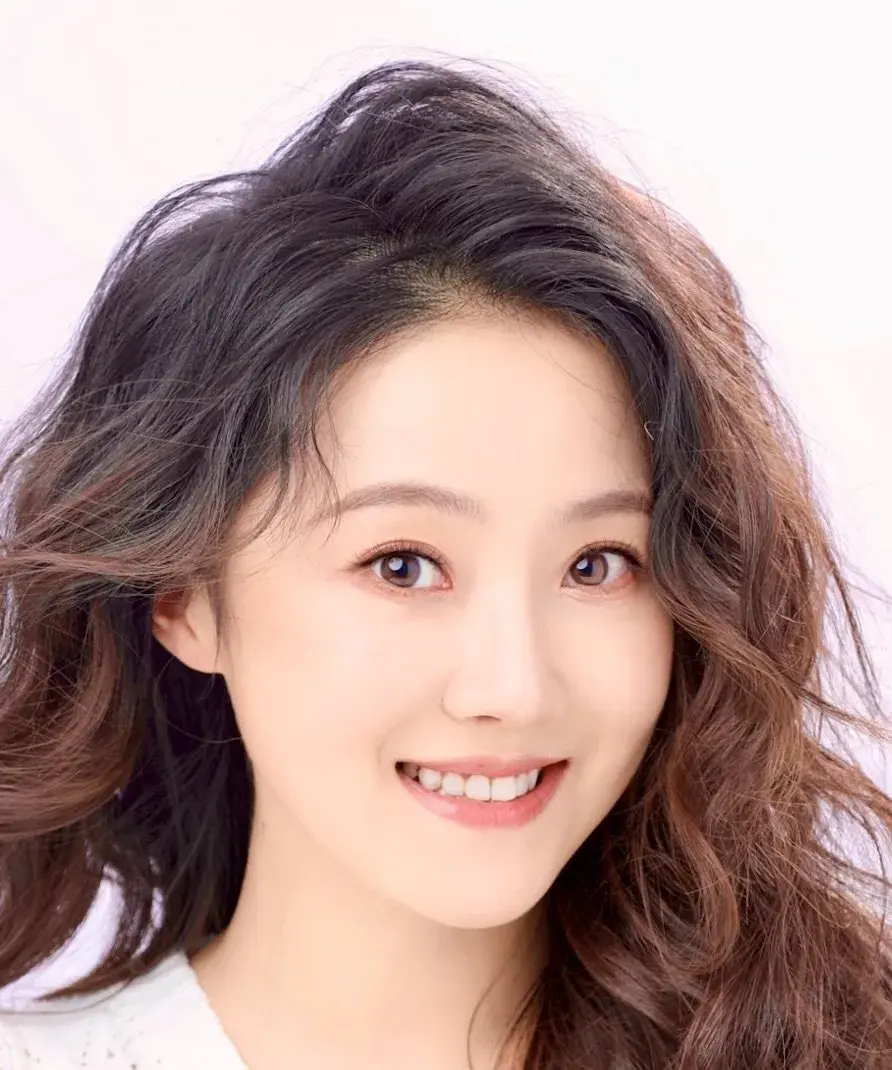 بیوگرافی Dong Xin Yun