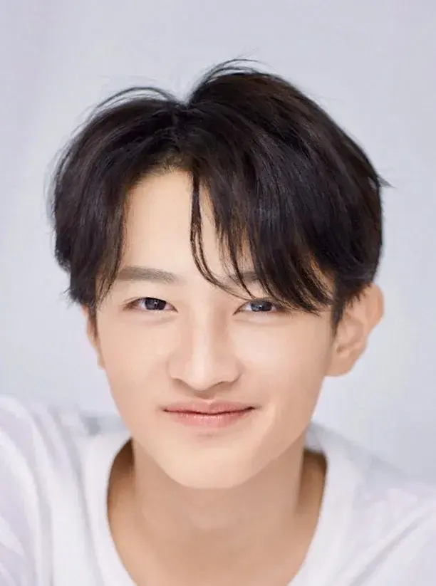 بیوگرافی Shi Peng Yuan