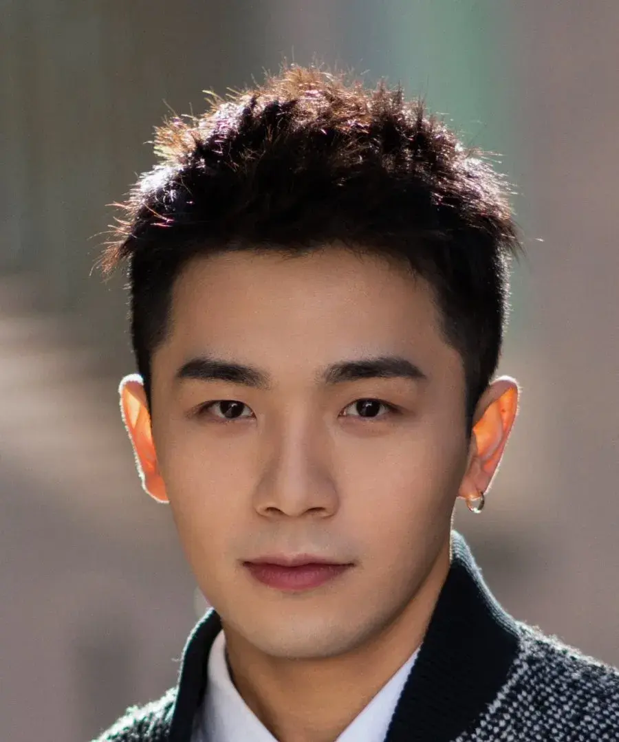 بیوگرافی Huang Zhen Yu