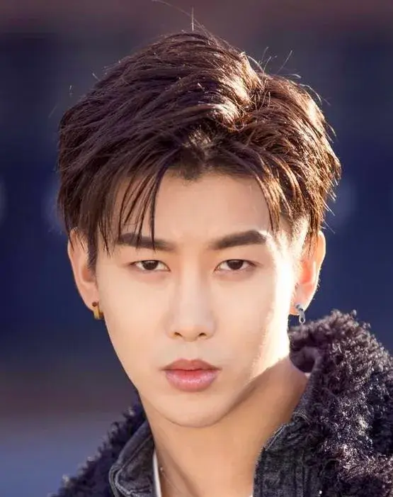 بیوگرافی Zhou Yi Xuan