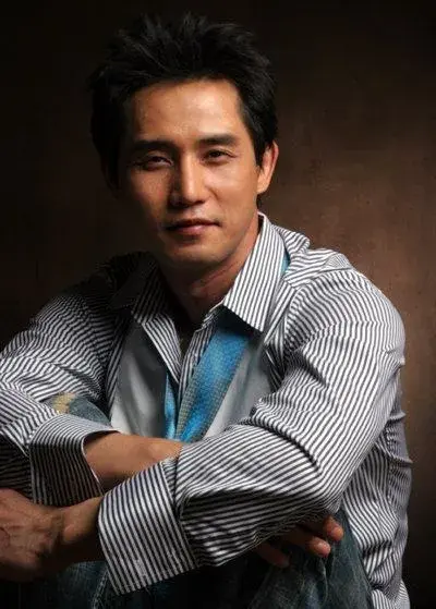 بیوگرافی Kim  Yong Hee