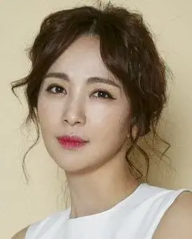بیوگرافی Yoon Hae Young