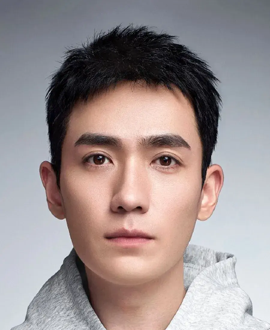 بیوگرافی Zhu Yi Long