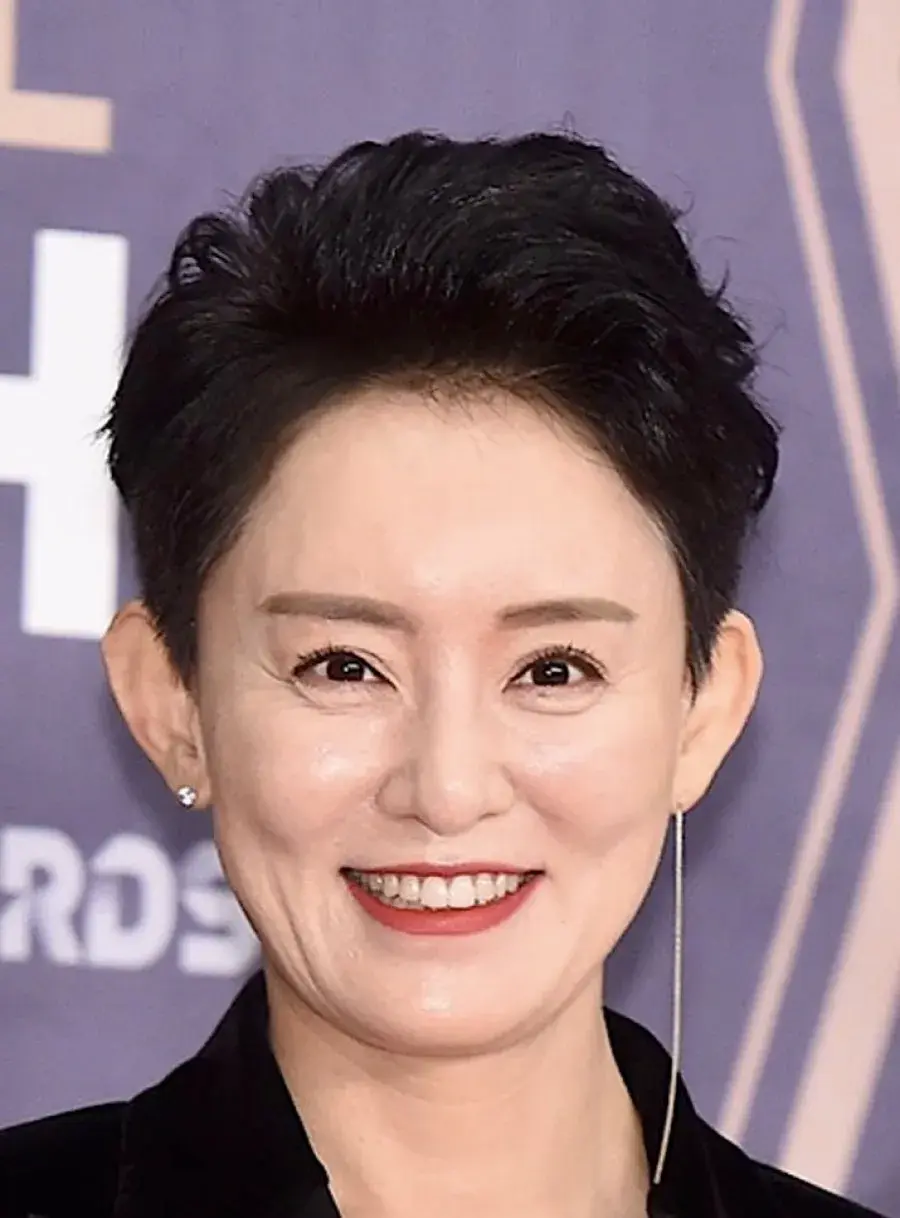 بیوگرافی Yoon Da Kyung
