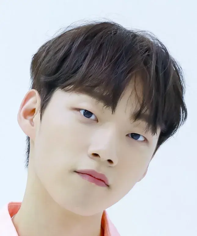 بیوگرافی Yoon Jae Chan