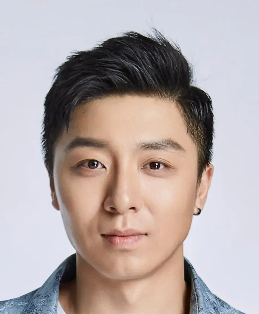 بیوگرافی Guo Zi Xin