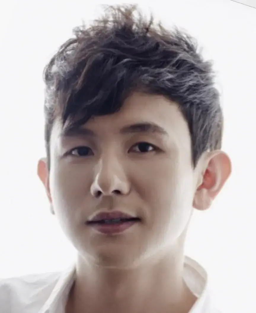 بیوگرافی Kim Ri Woo