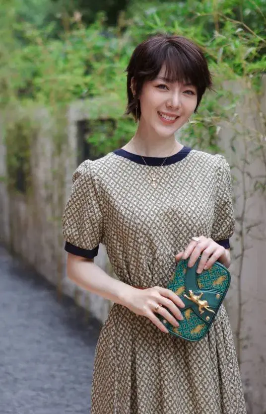 بیوگرافی Deng Guan Qian