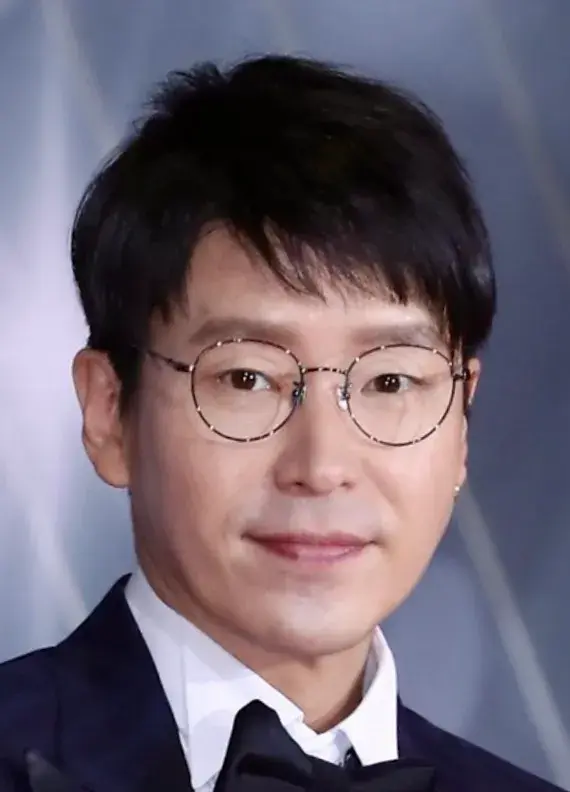 بیوگرافی Uhm Ki Joon