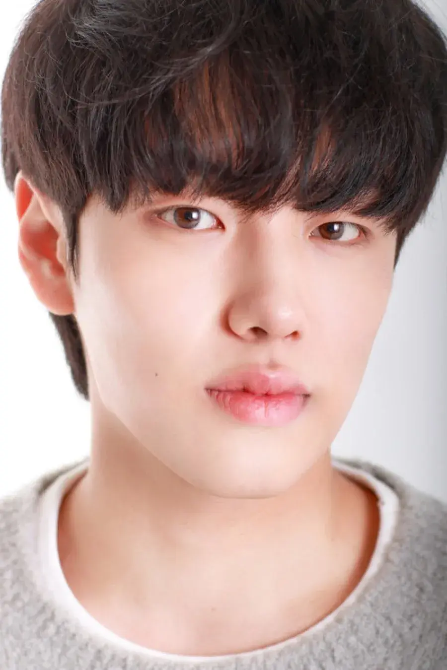 بیوگرافی Yoon Hyun Soo