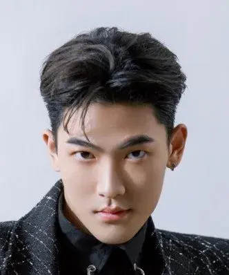 بیوگرافی Zhou Tai Heng