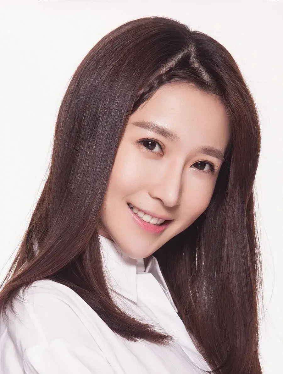 بیوگرافی Zhou Yi Tong