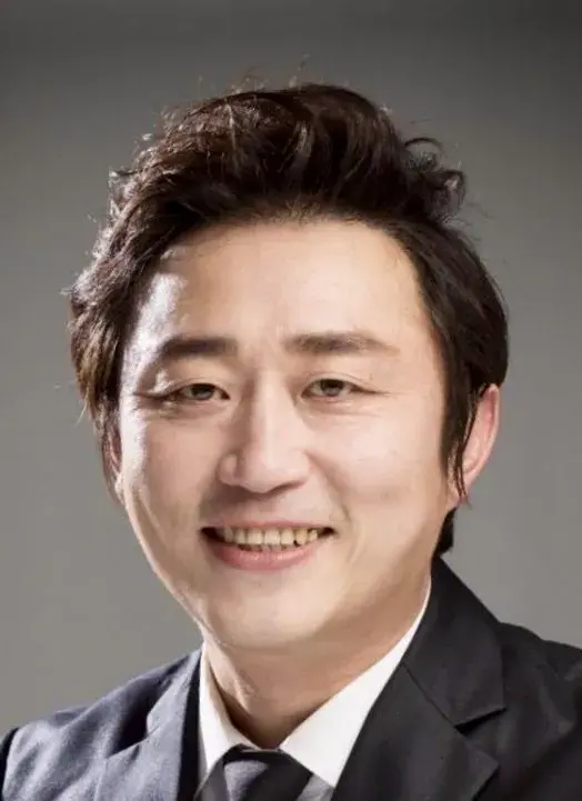 بیوگرافی Park Yun Ho