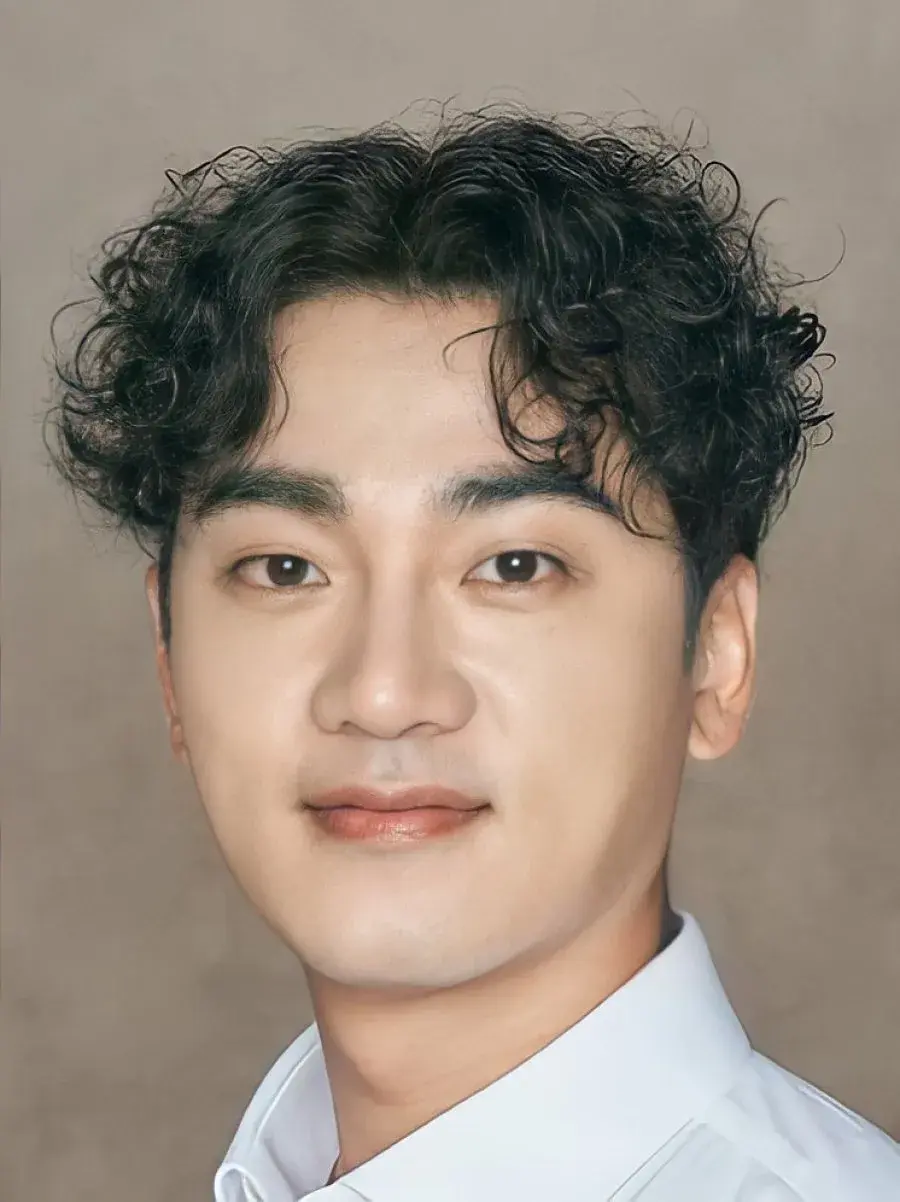 بیوگرافی Yoon Seok Hyun