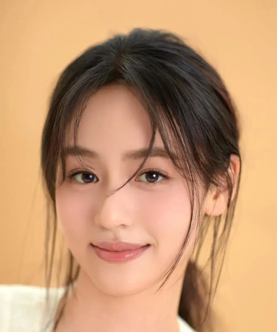 بیوگرافی Zhou Yi Ru