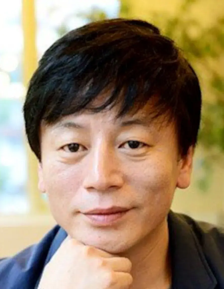 بیوگرافی Kim Yong Hwa
