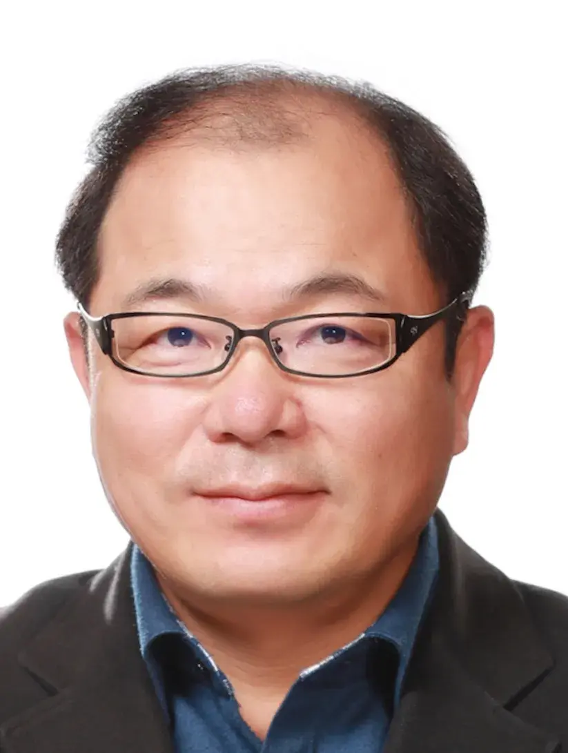 بیوگرافی Yoo Hyung Kwan