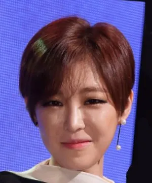 Son Ga In