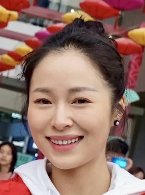 بیوگرافی Jiang Yi Yan