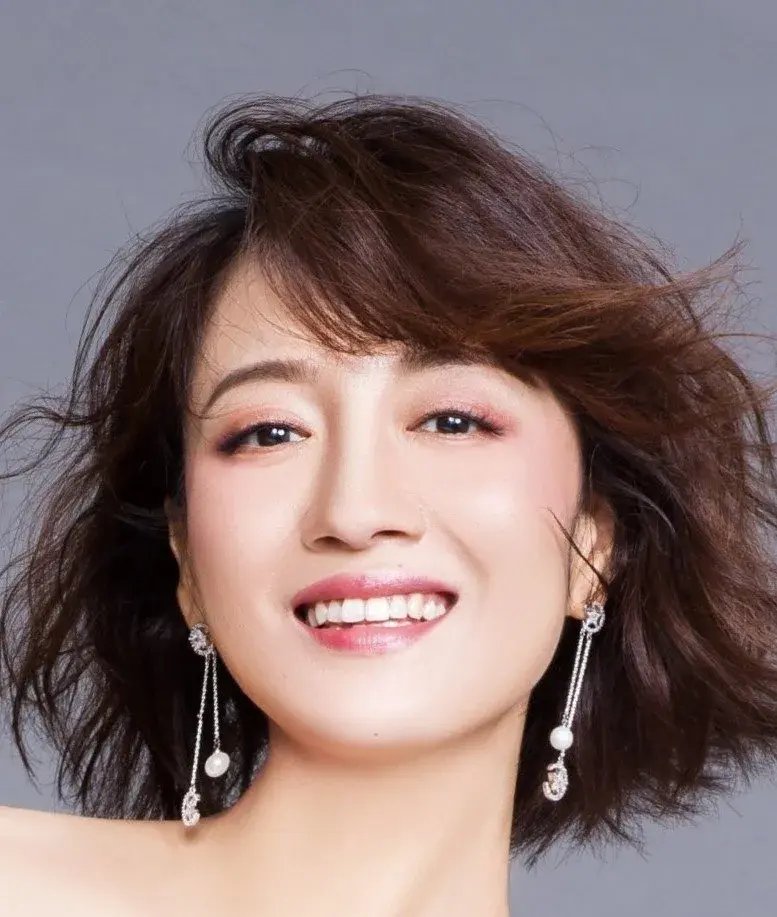 بیوگرافی Li Yi Xian